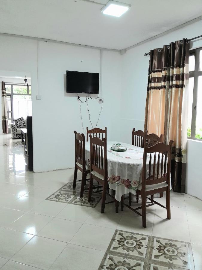 Beautiful Affordable House - 5 Minutes From The Airport And 12 Minutes To Blue Bay Beach Mon Tresor Exteriör bild