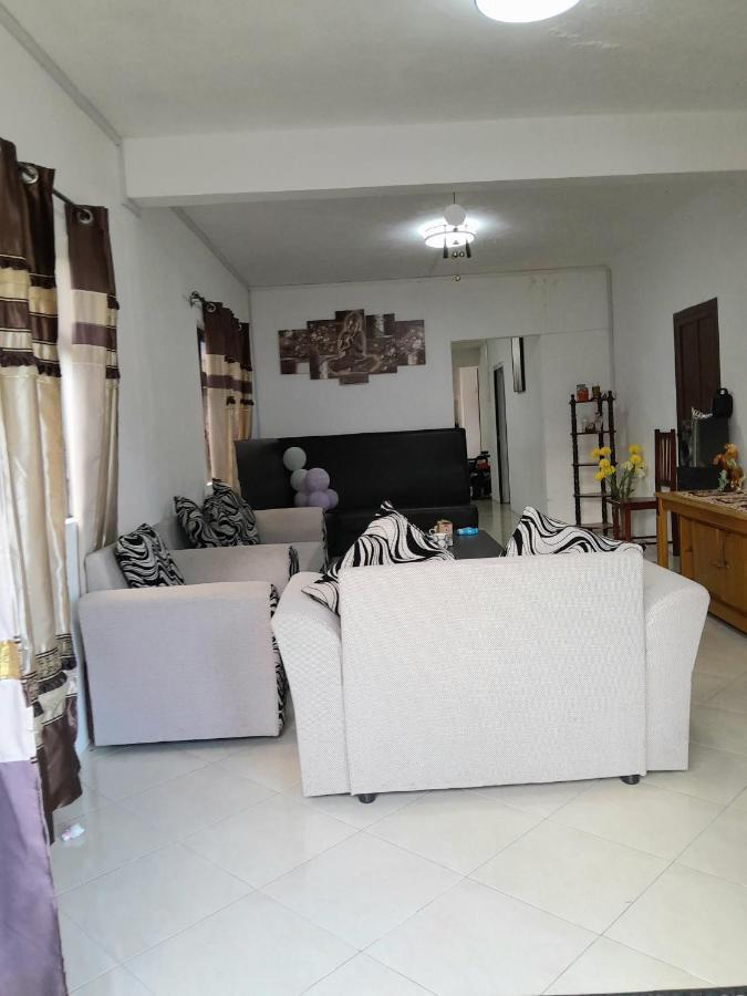 Beautiful Affordable House - 5 Minutes From The Airport And 12 Minutes To Blue Bay Beach Mon Tresor Exteriör bild