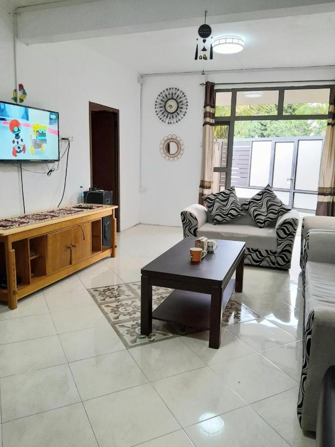 Beautiful Affordable House - 5 Minutes From The Airport And 12 Minutes To Blue Bay Beach Mon Tresor Exteriör bild
