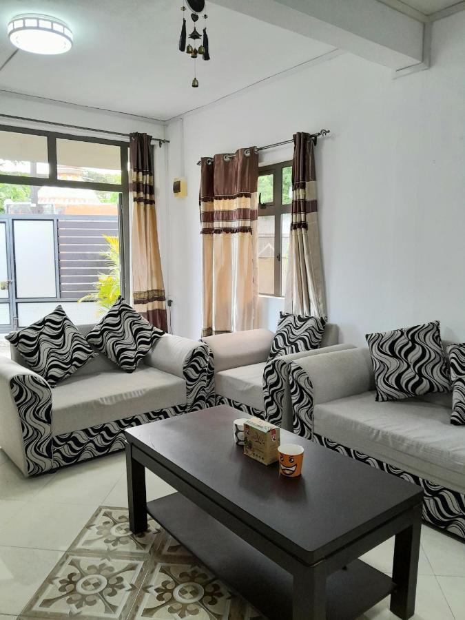 Beautiful Affordable House - 5 Minutes From The Airport And 12 Minutes To Blue Bay Beach Mon Tresor Exteriör bild