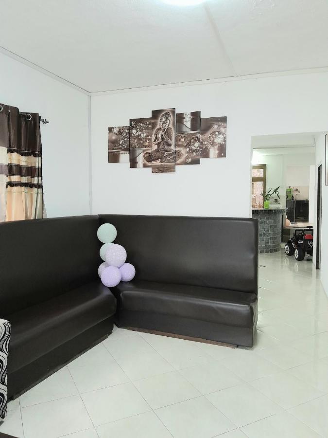 Beautiful Affordable House - 5 Minutes From The Airport And 12 Minutes To Blue Bay Beach Mon Tresor Exteriör bild