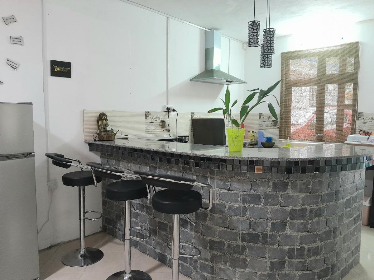 Beautiful Affordable House - 5 Minutes From The Airport And 12 Minutes To Blue Bay Beach Mon Tresor Exteriör bild
